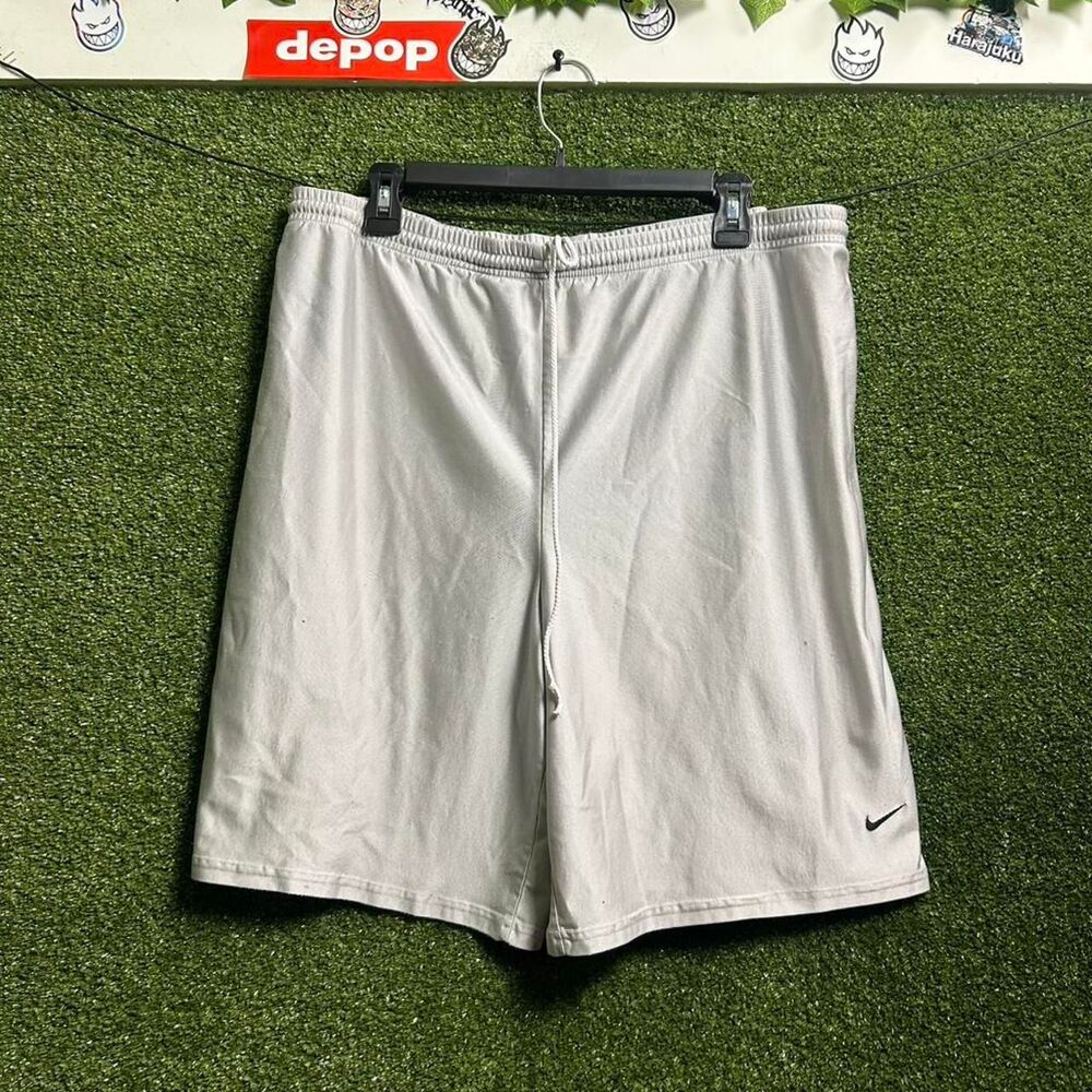 Nike Men's White and Cream Shorts